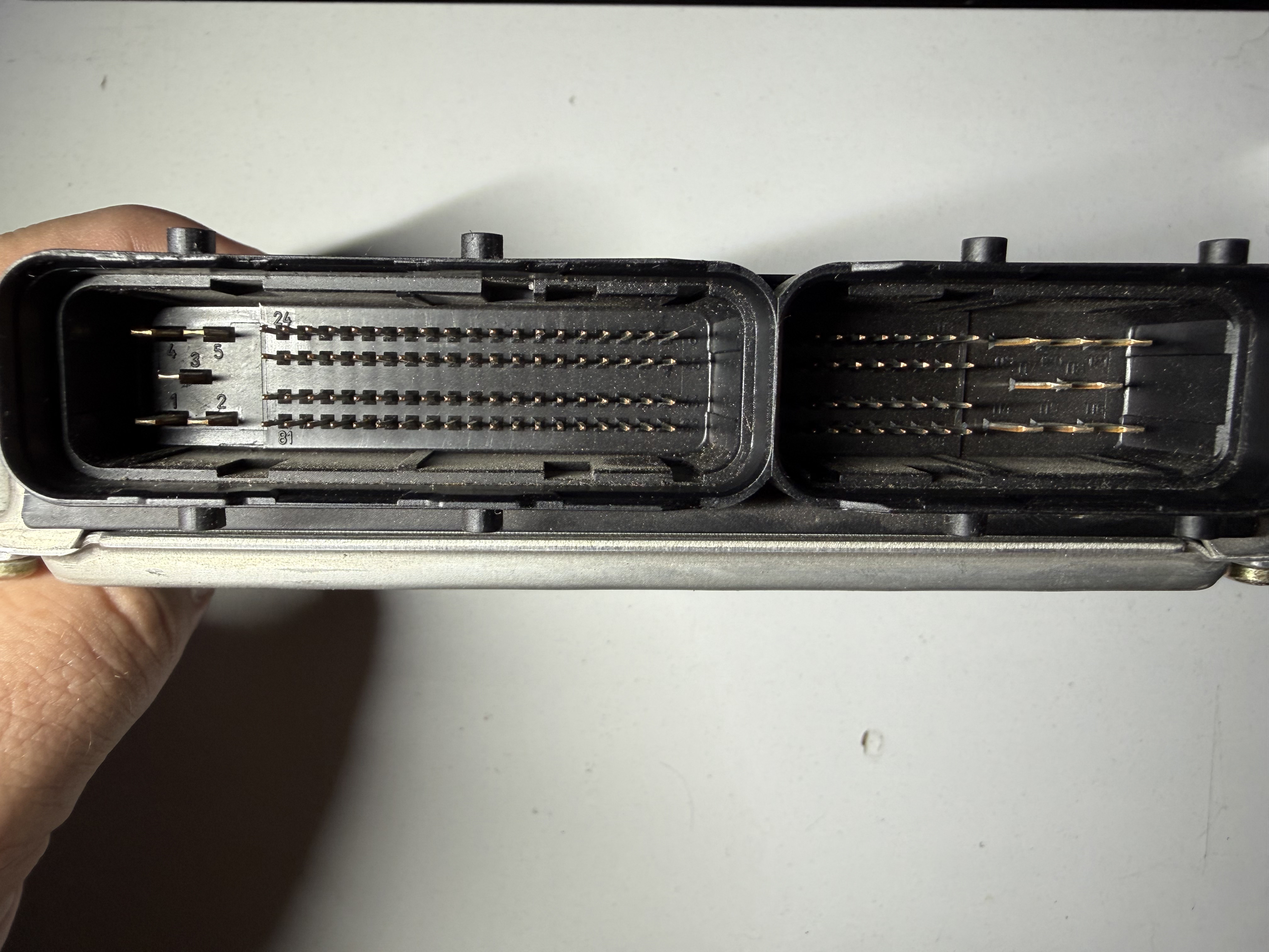 Alfa Romeo ECU - 0281010740 - 3